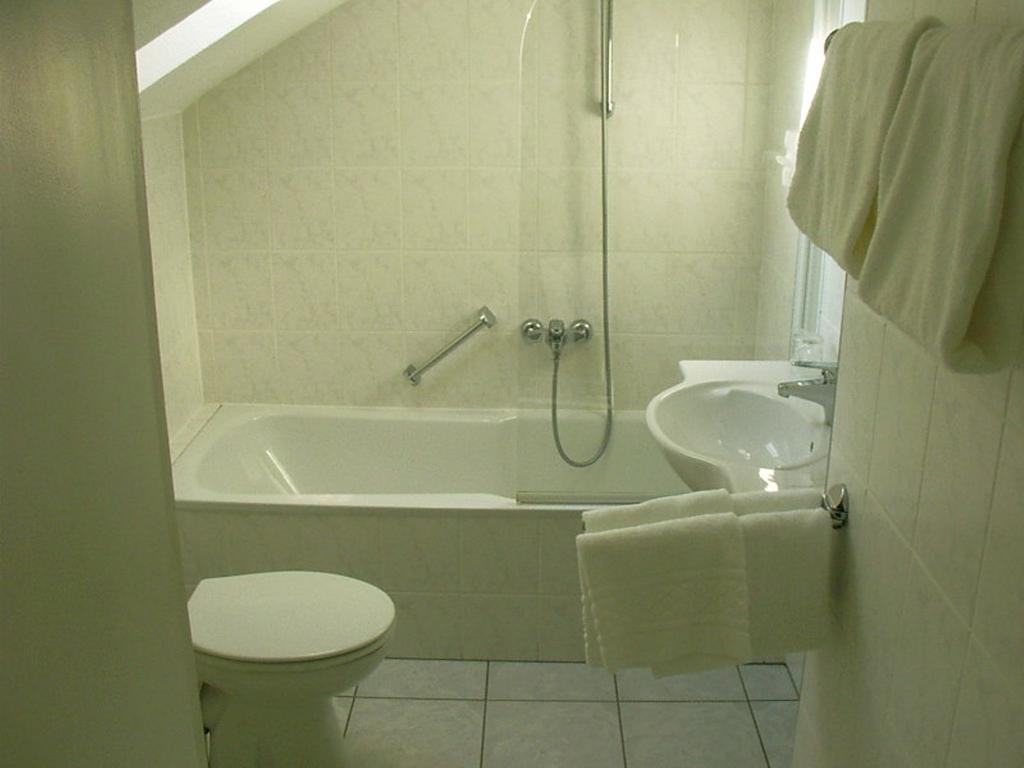 Rosenhotel Zweibrücken Oda fotoğraf